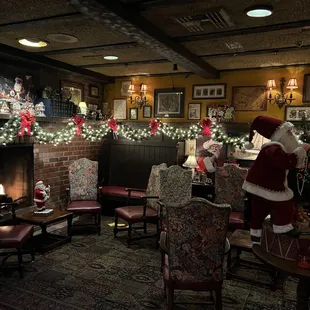 GULLIVER&apos;S Restaurant, Irvine, CA!  All Decked Out for the Happy Holidays!  It&apos;s the Most Wonderful Time of the Year!  (12/13/2024 Visit)