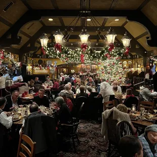 GULLIVER&apos;S Restaurant, Irvine, CA!  All Decked Out for the Happy Holidays!  It&apos;s the Most Wonderful Time of the Year!  (12/13/2024 Visit)
