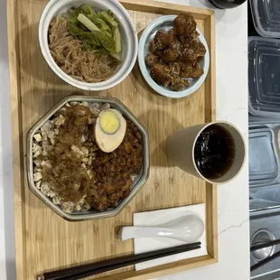 雞魯飯好吃 CHICKEN &amp; LU ROU (BRAISED PORK) RICE is amazing