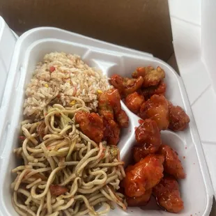 Sweet and sour chicken lunch plate