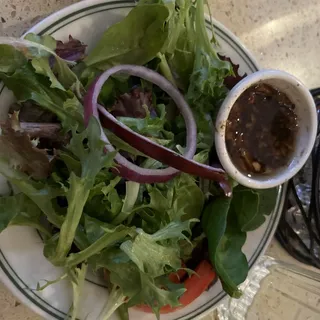 Seasonal Green Salad