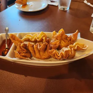 Crab rangoons (comes with 6 pc)