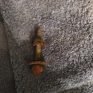 Wrong bolt. Bought the right parts for $10 @ Home Depot. Flange is perfectly fine. What did I even pay for the first time ??
