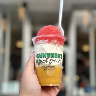 Small 50/50 Freeze 10oz mango and strawberry