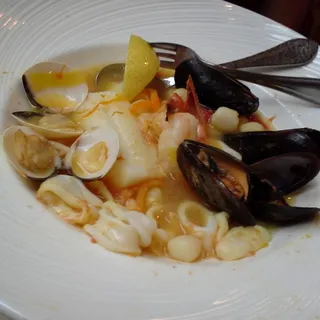 Guppy's Seafood Bowl