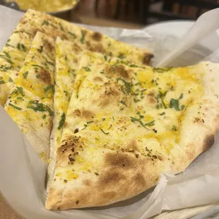 BR04. Garlic Naan
