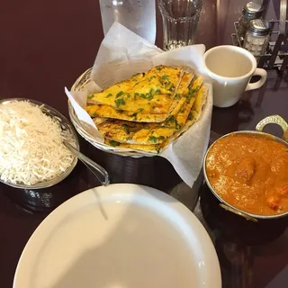 BR05. Garlic Cheese Naan