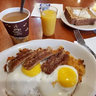  breakfast of eggs, hash browns and toast
