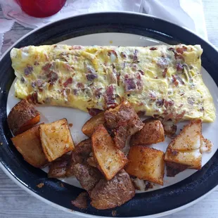 Bacon mushroom cheese omelet with home fries