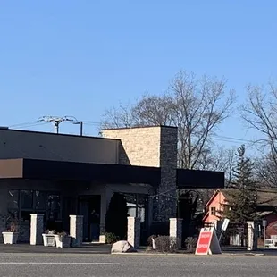 he outside of a restaurant