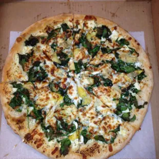 Spinach &amp; artichoke pizza