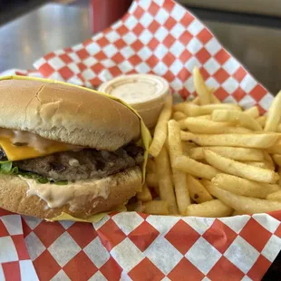 Cheeseburger &amp; Fries