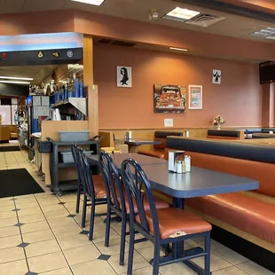 iners waiting for customers