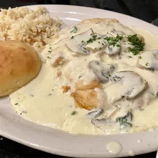 (Not) chicken piccata. Zero lemon or capers. More of a butter cream sauce. $23. Not great. 4/10