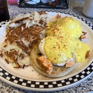 Salmon Benedict w/ hash browns