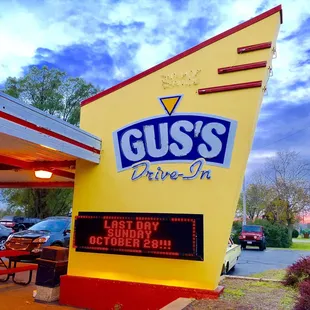 Gus&apos;s Drive-In Sign