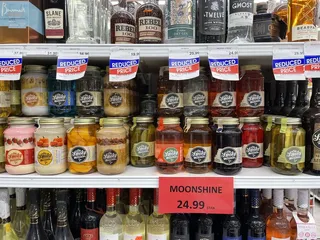 Lone Pine Market