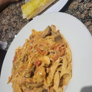 Fettuccine Della Casa Pasta