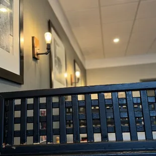 Gus&apos;s Diner inside, booth, pictures