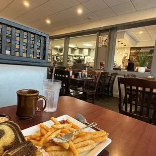 Gus&apos;s Diner, Turkey Reuben &amp; fries, tables, kitchen