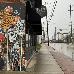 Gus&apos;s Diner outside mural and sign, rainy day