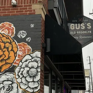 Gus&apos;s Diner outside mural, sign