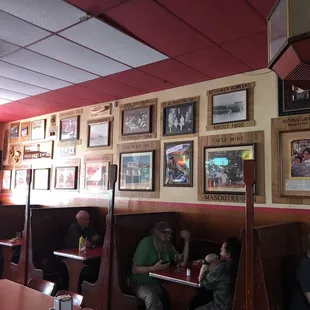 2 for 1 Happy Hour 4-6 pm 7 days