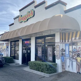 the outside of the restaurant