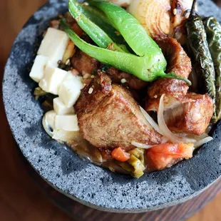 Molcajete carnitas