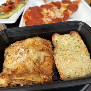 The best lasagna and amazing garlic bread