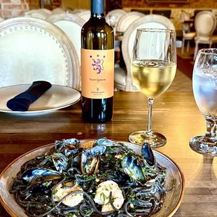 Squid Ink Spaghetti with Steamed Mussels and 
Shrimps, in White Wine Lemon Cream Sauce