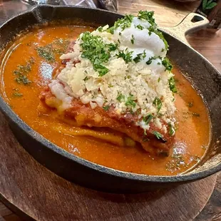 LASAGNA SICILIANO
Housemade Italian Sausage, Baby Peas, Mozzarella, Marinara Sauce, Grana Padano, Whipped Ricotta.