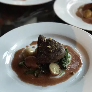 Sous vide filet mignon with sautéed spinach and red potatoes
