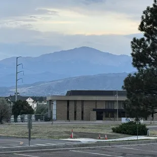 Pike&apos;s Peak? The Yelp site says you can see Pike&apos;s Peak from the patio.
