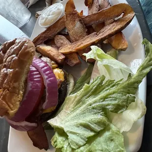 My wife&apos;s bacon cheeseburger (5/10, burger dry, maybe overcooked)