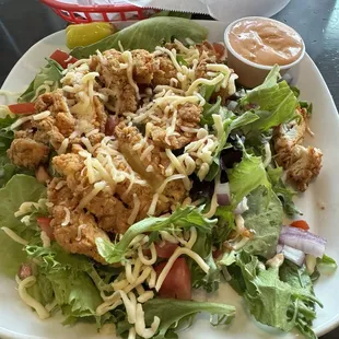 Crispy chicken salad (8/10! Had greens and tiny chopped up tomatoes)
