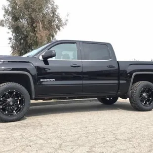 Done @ Gutierrez Tire Leveling Kit 20x9 Fuel Wheels 33&quot; Fuel AT Tires