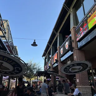 the outside of the restaurant