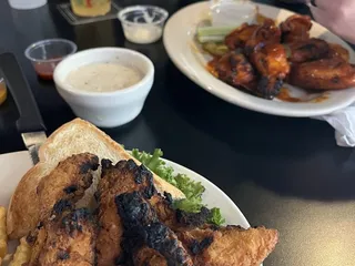 Tanners Bar And Grill