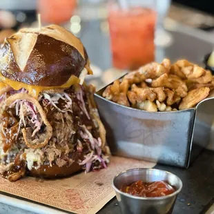 Mötley Que Pulled Pork Sandwich
