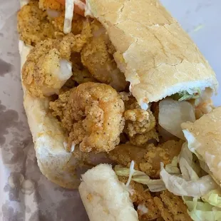 Shrimp Poboy, dressed (tomato, lettuce, mayo)