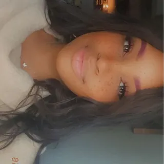 elle b.