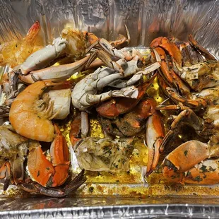 a tray of cooked crabs