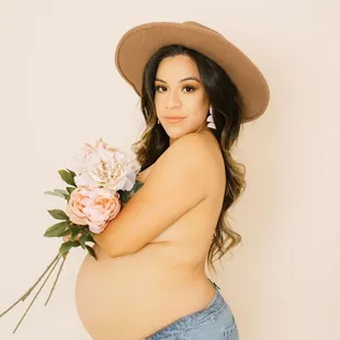 Maternity Studio Sessions available