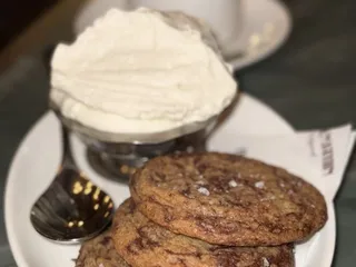 The Benjamin Hollywood