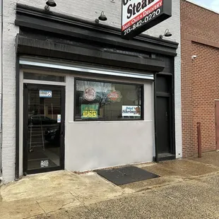 the outside of the restaurant