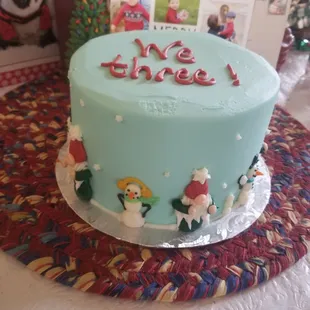 Delicious chocolate cake from Gwendolyn Lee . So cute. Almost hated to cut into it.... almost.