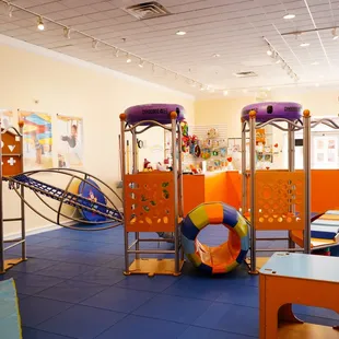 Proprietary play equipment changes every three weeks to provide new challenges and themes for Play Classes.

 Photo: LaLa Photography DFW