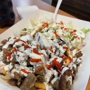 Loaded fries with beef and salad (spicy)