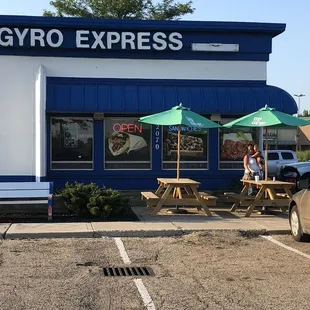 They have a cute little outdoor situation!